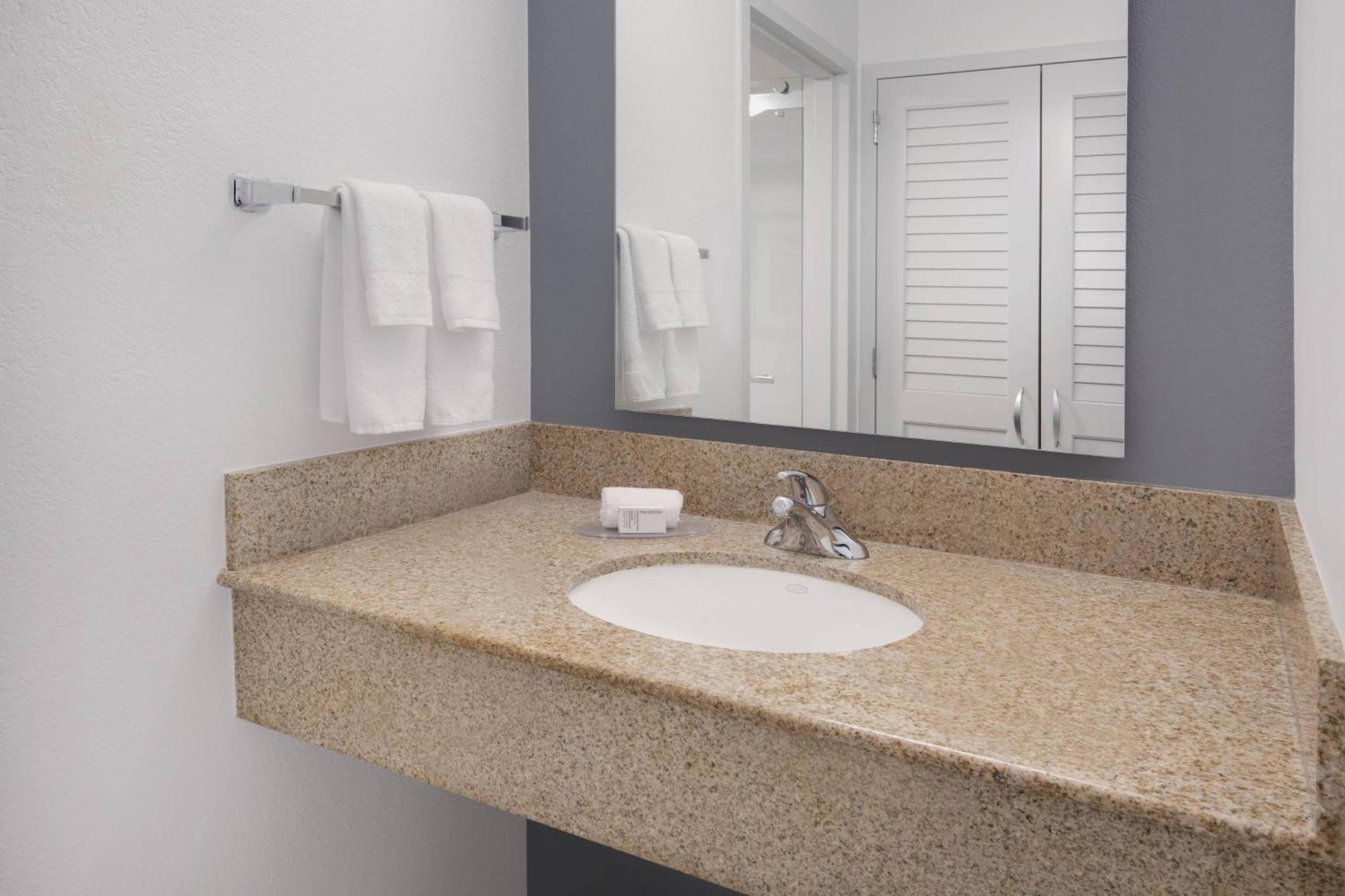 Courtyard By Marriott Augusta Hotel Bagian luar foto